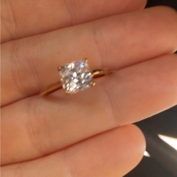 LUXORO 10K Yellow Gold Solitaire Ring (Size 6.0) Made with Zirconia - Picture 3 of 5